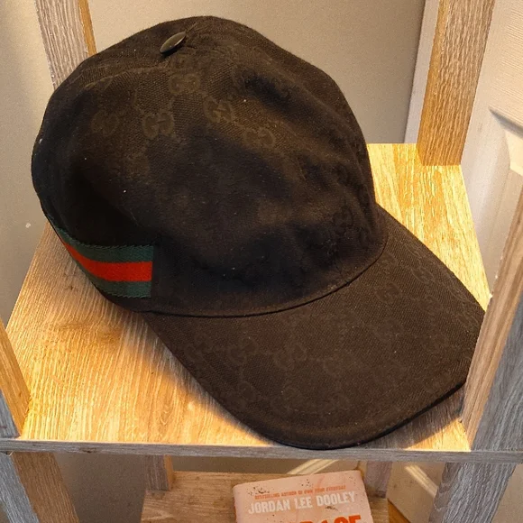 Gucci | Accessories | Gucci Black Cap With Green And Red  display picture 3